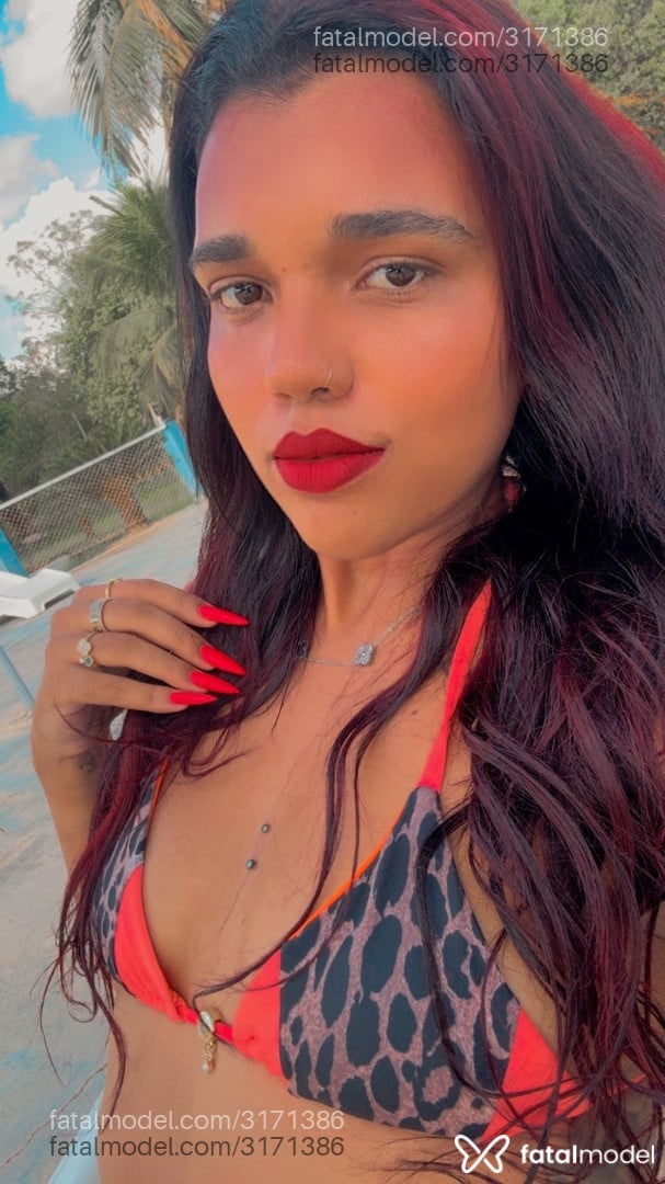 Acompanhante mulher ruiva (o) de olhos castanhos - Michelly