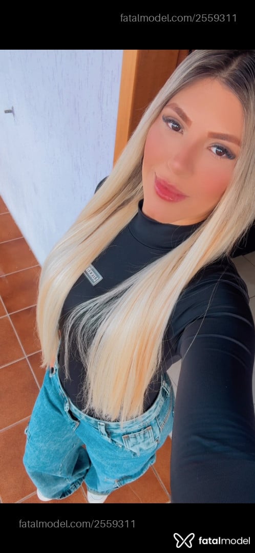 Acompanhante mulher loira (o) de olhos castanhos - Natasha