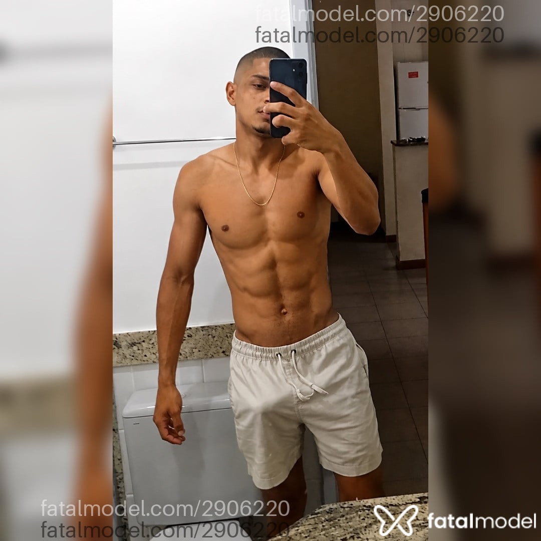 Acompanhante homem com cabelo castanho de olhos castanhos - Danter Torres Acompanhante homem com cabelo castanho de olhos castanhos - Danter Torres