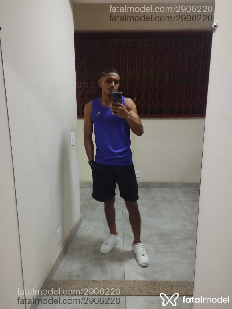 Acompanhante homem com cabelo castanho de olhos castanhos - Danter Torres Acompanhante homem com cabelo castanho de olhos castanhos - Danter Torres