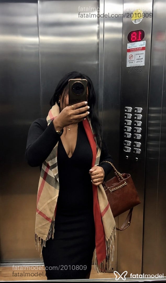 Acompanhante mulher morena (o) de olhos castanhos - Luamorenay