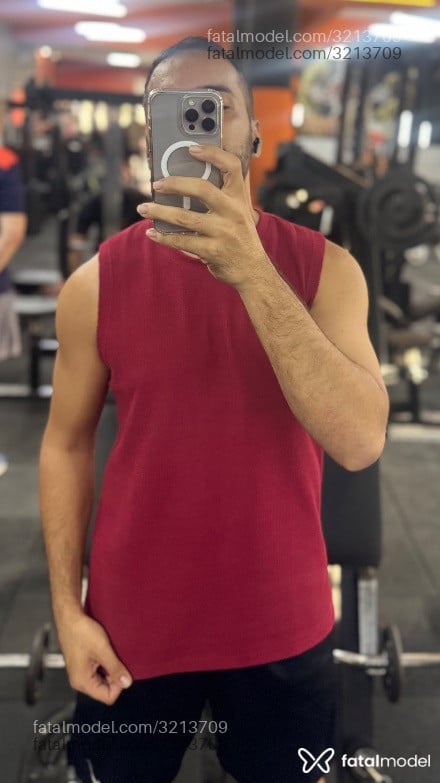 Acompanhante homem com cabelo castanho de olhos castanhos - Juan