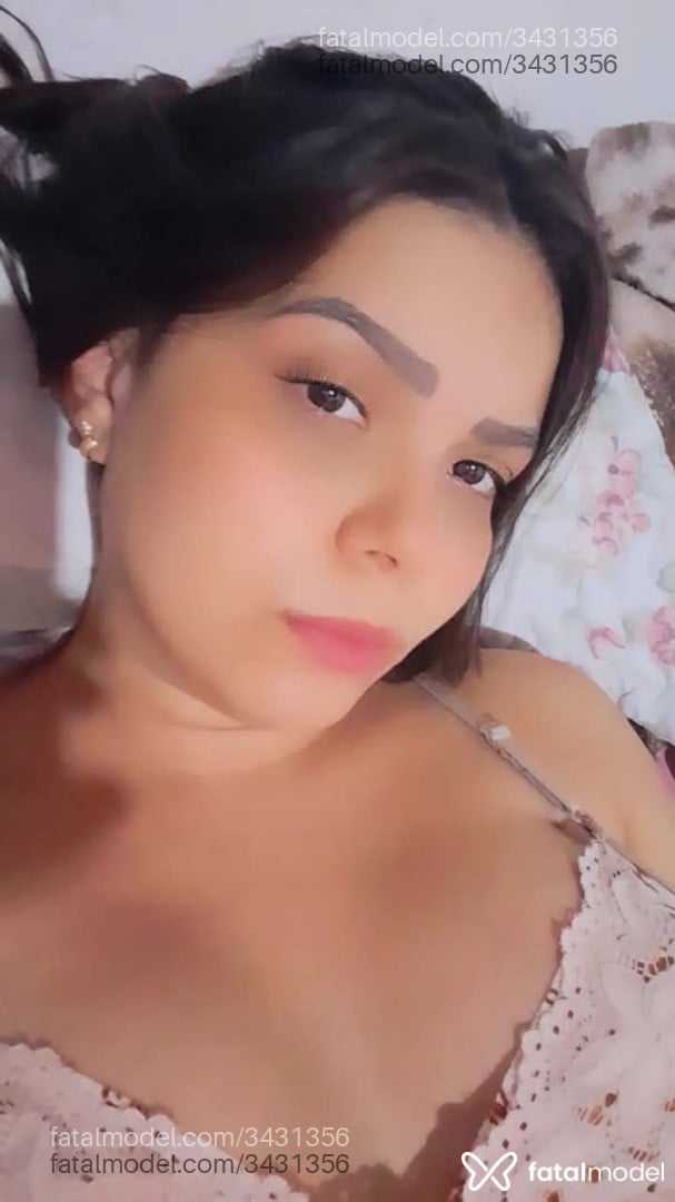 Acompanhante mulher loira (o) de olhos pretos - Emanuela