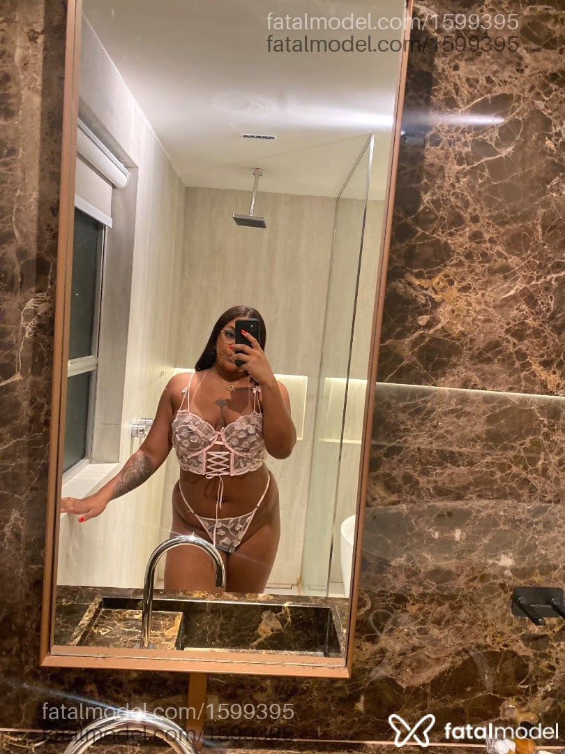 Acompanhante mulher com cabelo castanho de olhos castanhos - Maya Prado