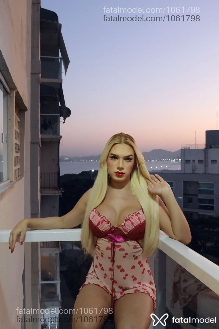 Acompanhante travesti ruiva (o) de olhos castanhos - Emanuelly cardozo