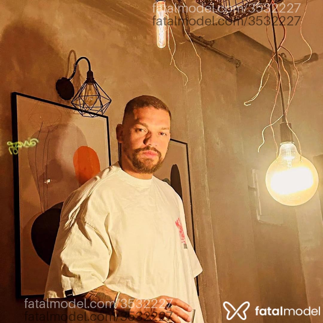 Acompanhante homem com cabelo castanho de olhos castanhos - Botelho Acompanhante homem com cabelo castanho de olhos castanhos - Botelho
