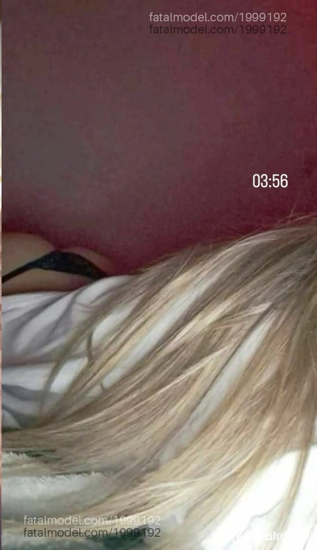Acompanhante mulher trans loira (o) de olhos pretos - Gabriela