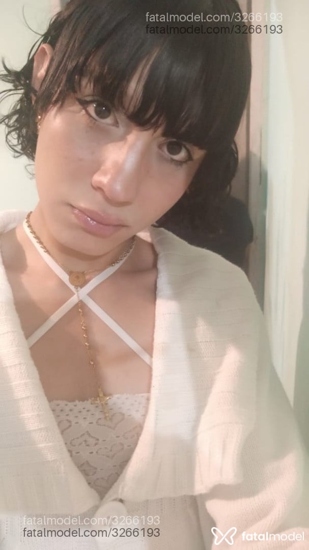 Acompanhante mulher trans morena (o) de olhos castanhos - Sasitrix