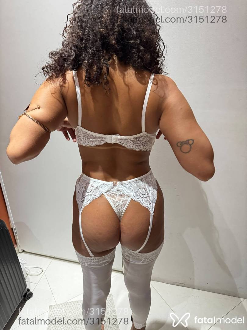 Acompanhante mulher morena (o) de olhos castanhos - Camyla