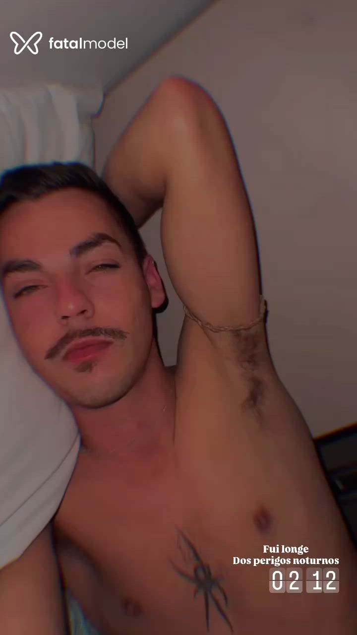 Acompanhante homem com cabelo castanho de olhos verdes - Noan Matheus Acompanhante homem com cabelo castanho de olhos verdes - Noan Matheus