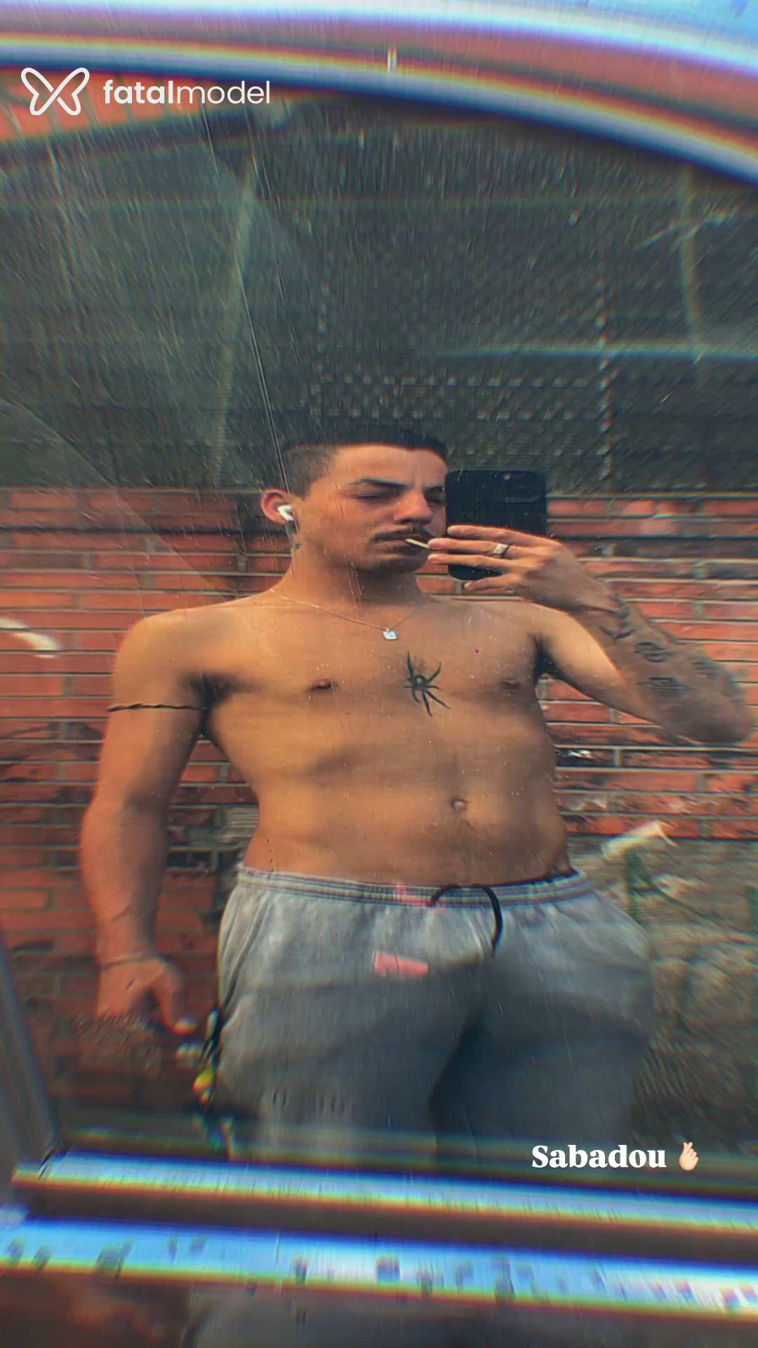 Acompanhante homem com cabelo castanho de olhos verdes - Noan Matheus Acompanhante homem com cabelo castanho de olhos verdes - Noan Matheus