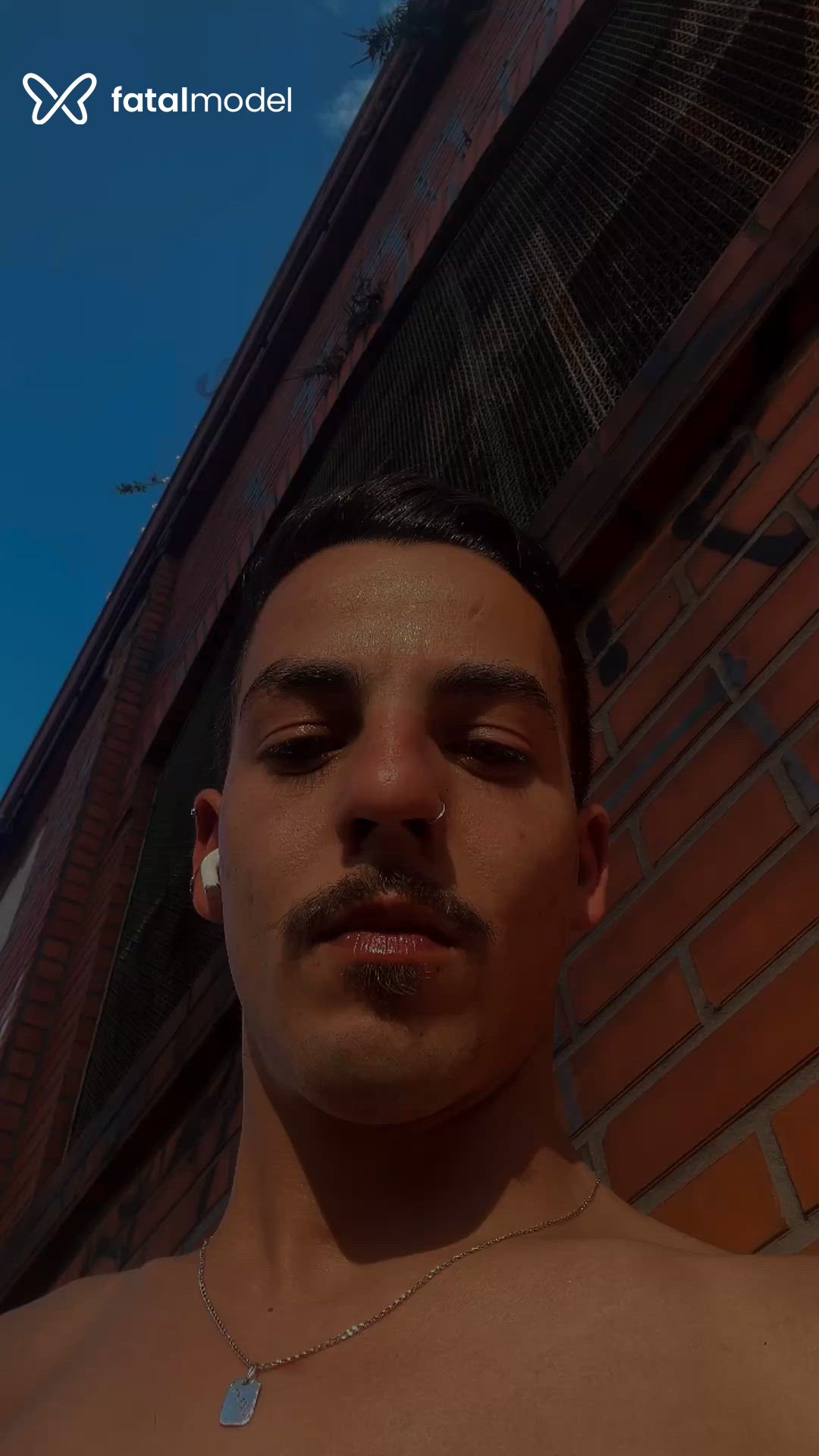 Acompanhante homem com cabelo castanho de olhos verdes - Noan Matheus Acompanhante homem com cabelo castanho de olhos verdes - Noan Matheus