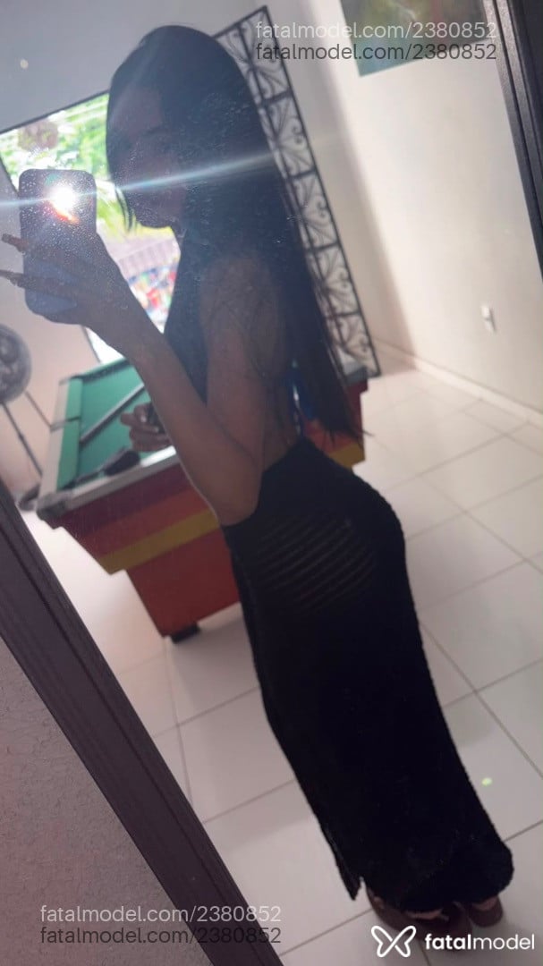 Acompanhante mulher trans morena (o) de olhos pretos - Cristina