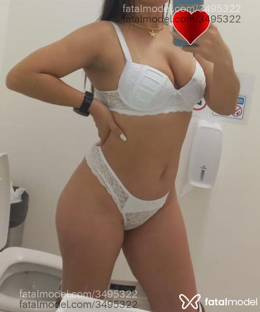 Acompanhante mulher com cabelo castanho de olhos mel - Babyelli