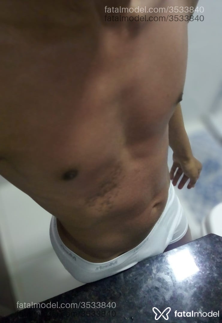 Acompanhante homem com cabelo castanho de olhos castanhos - Lucas Carvalho
