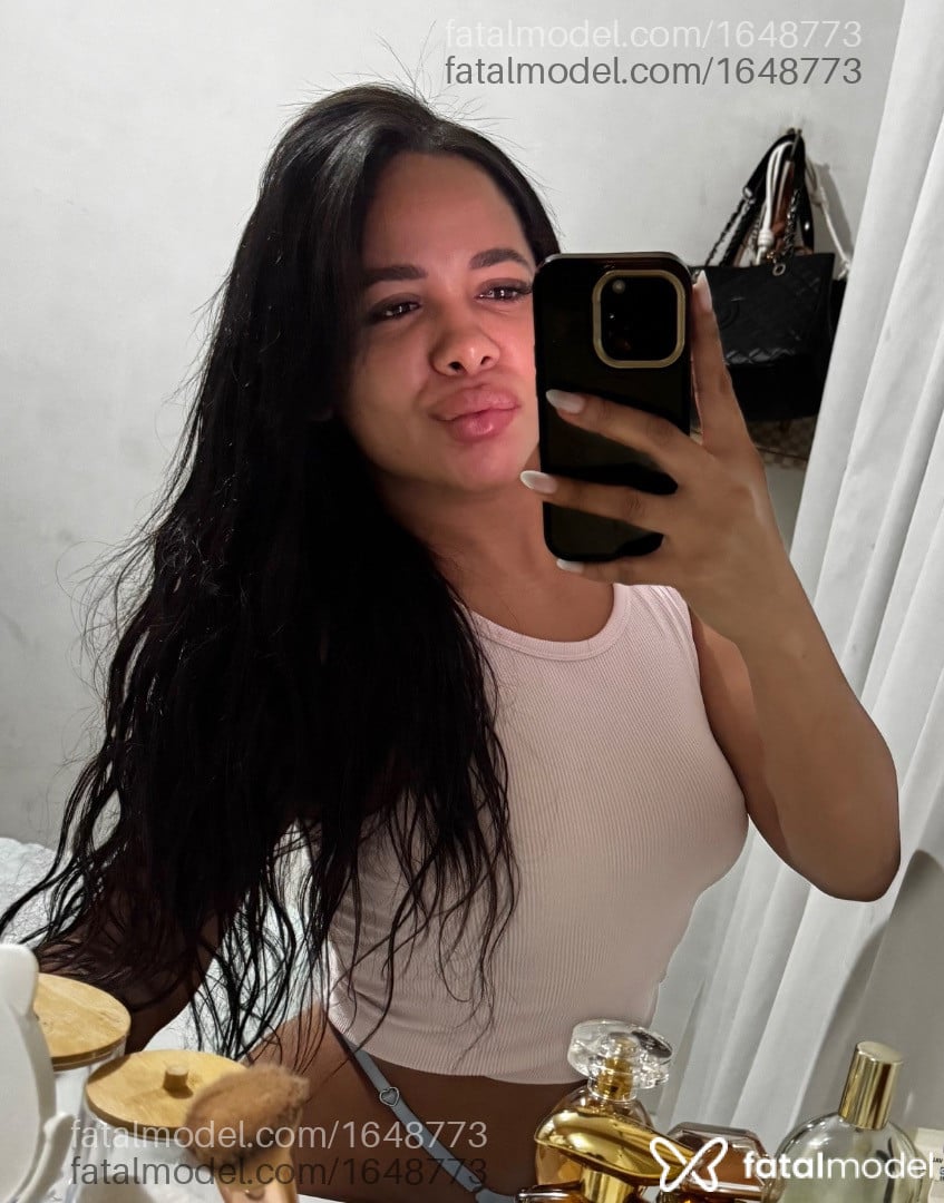 Acompanhante mulher morena (o) de olhos castanhos - Allana