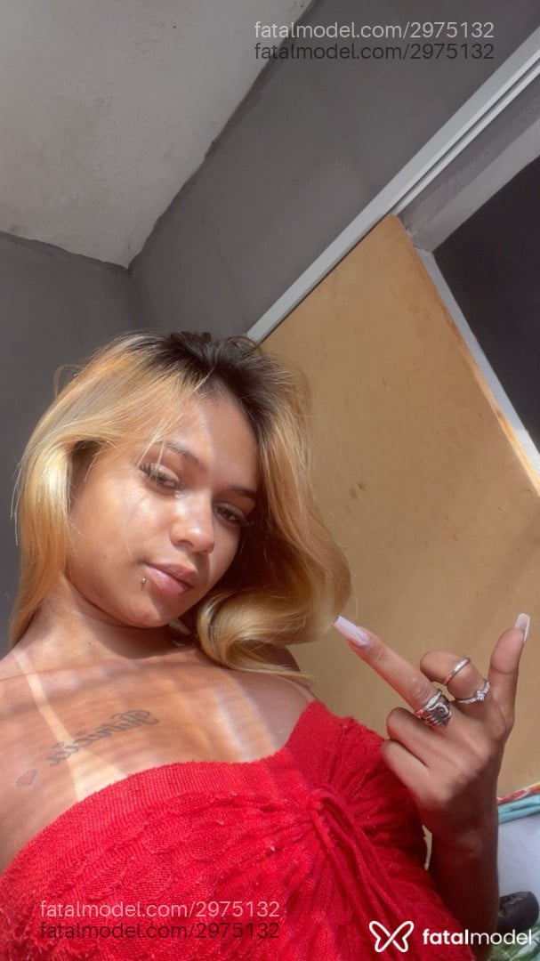 Acompanhante mulher loira (o) de olhos castanhos - Fernanda