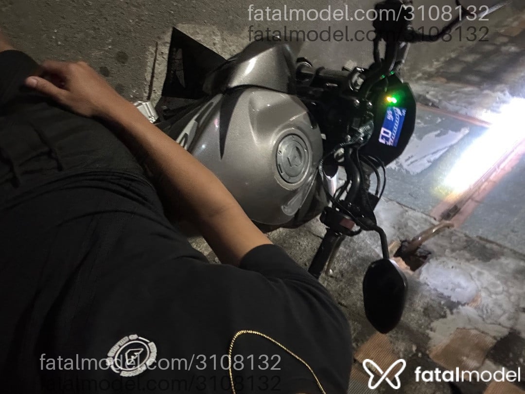 Acompanhante homem morena (o) de olhos castanhos - Arthur