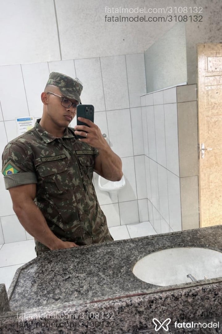 Acompanhante homem morena (o) de olhos castanhos - Arthur