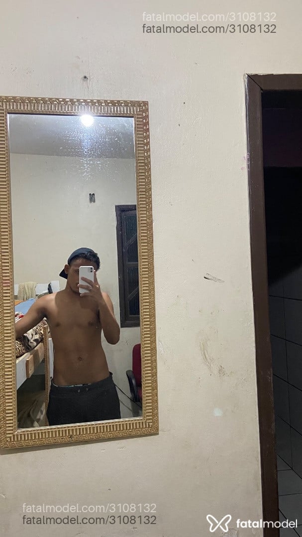 Acompanhante homem morena (o) de olhos castanhos - Arthur