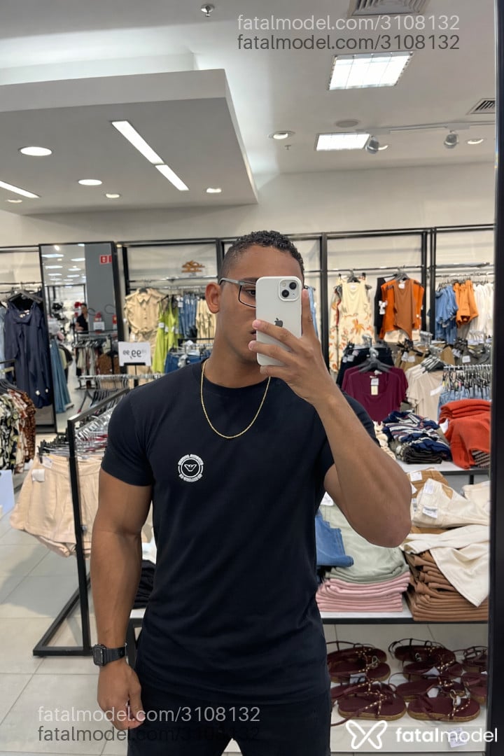 Acompanhante homem morena (o) de olhos castanhos - Arthur