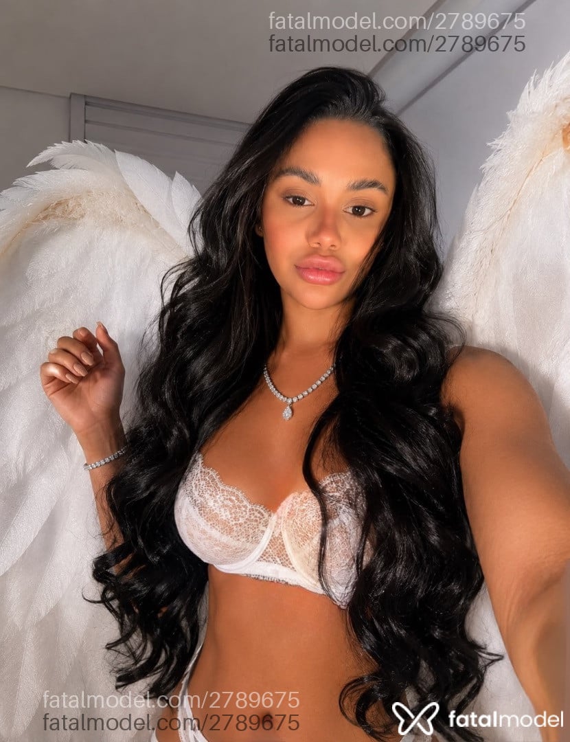 Acompanhante mulher morena (o) de olhos pretos - Nathi Ferraz