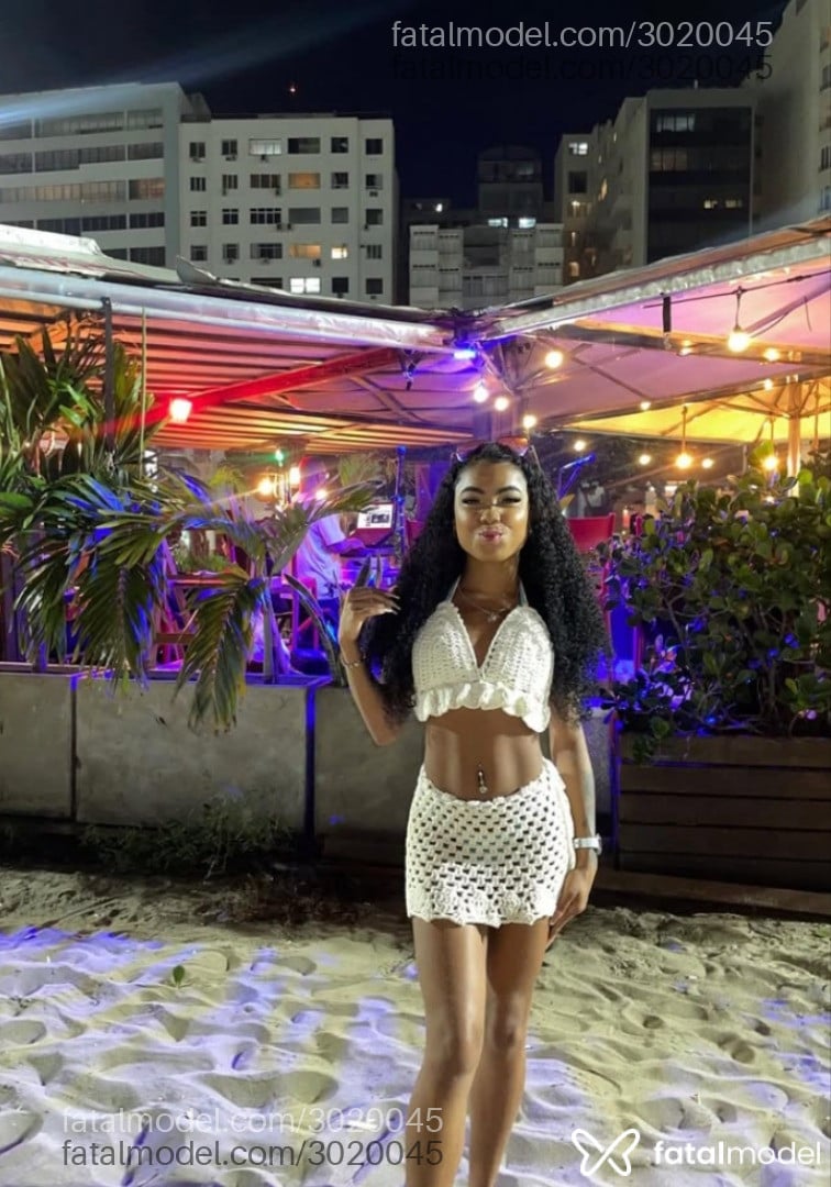 Acompanhante mulher morena (o) de olhos castanhos - Melanie Martinez