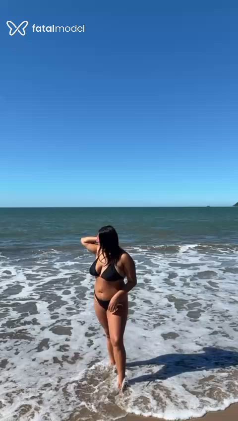Acompanhante mulher morena (o) de olhos castanhos - Helen Cristina