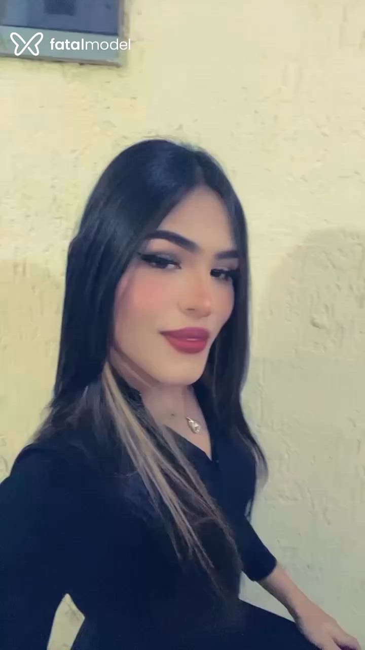 Acompanhante mulher trans com cabelo castanho de olhos castanhos - Cleo
