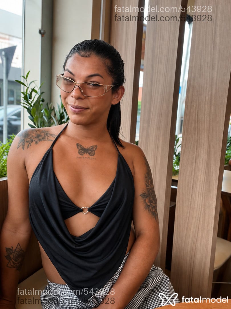 Acompanhante travesti com cabelo castanho de olhos castanhos - Sophia Acompanhante travesti com cabelo castanho de olhos castanhos - Sophia