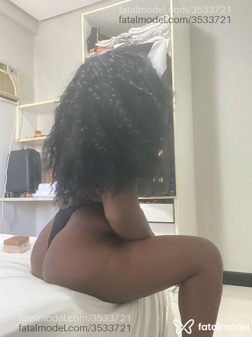 Acompanhante mulher com cabelo castanho de olhos pretos - Pérola Negra Acompanhante mulher com cabelo castanho de olhos pretos - Pérola Negra