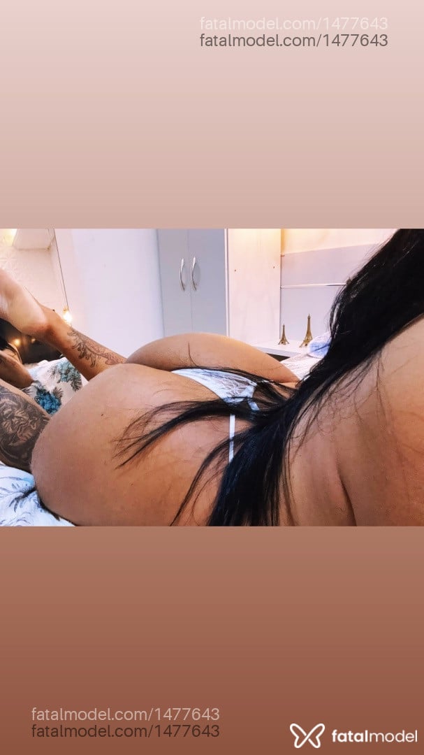 Acompanhante mulher trans morena (o) de olhos pretos - Roberta Rodrigues