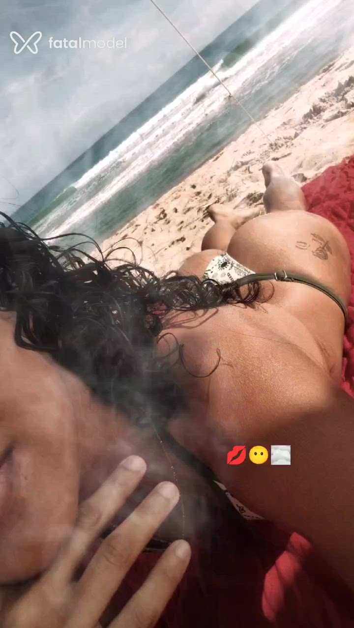 Acompanhante mulher morena (o) de olhos pretos - Luna