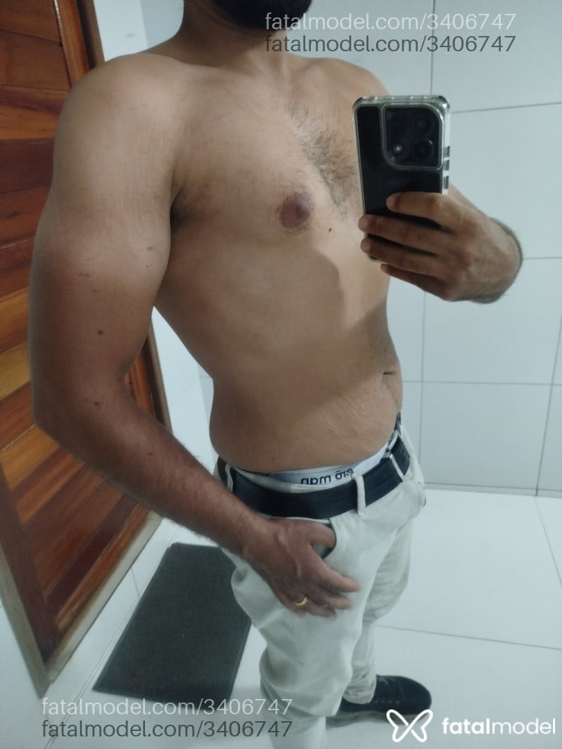 Acompanhante homem morena (o) de olhos castanhos - Víctor Araújo