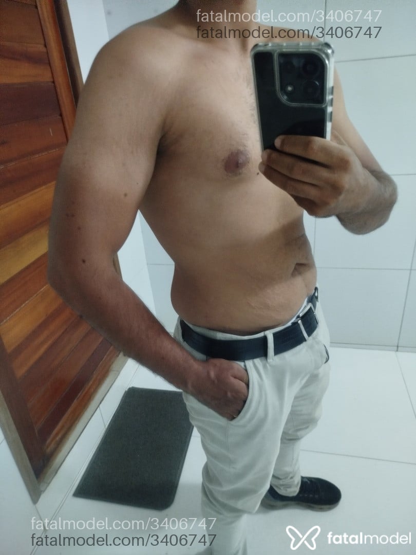Acompanhante homem morena (o) de olhos castanhos - Víctor Araújo