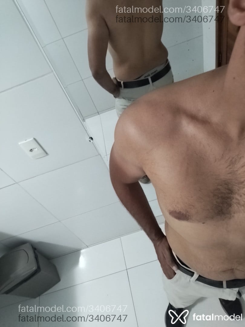 Acompanhante homem morena (o) de olhos castanhos - Víctor Araújo