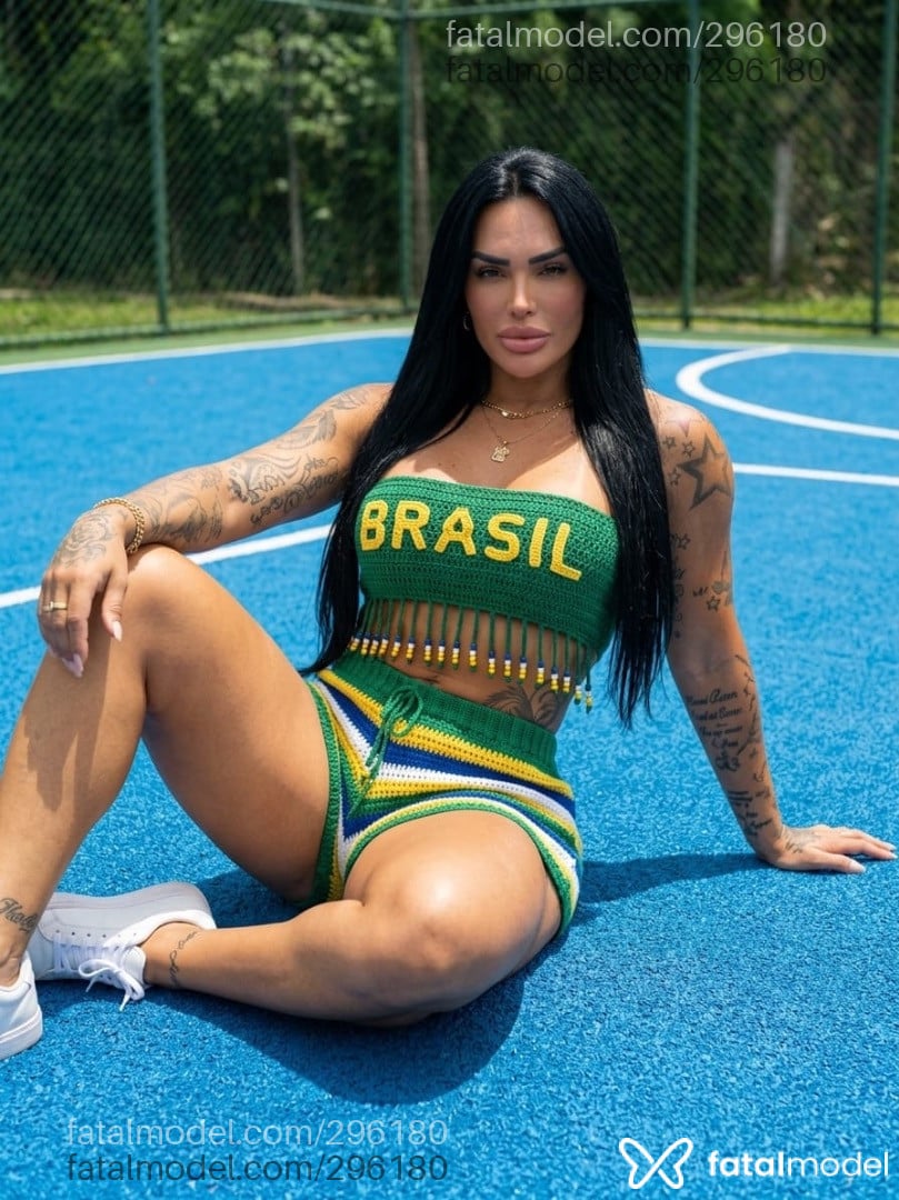 Acompanhante travesti morena (o) de olhos castanhos - PEURIS HILLARY