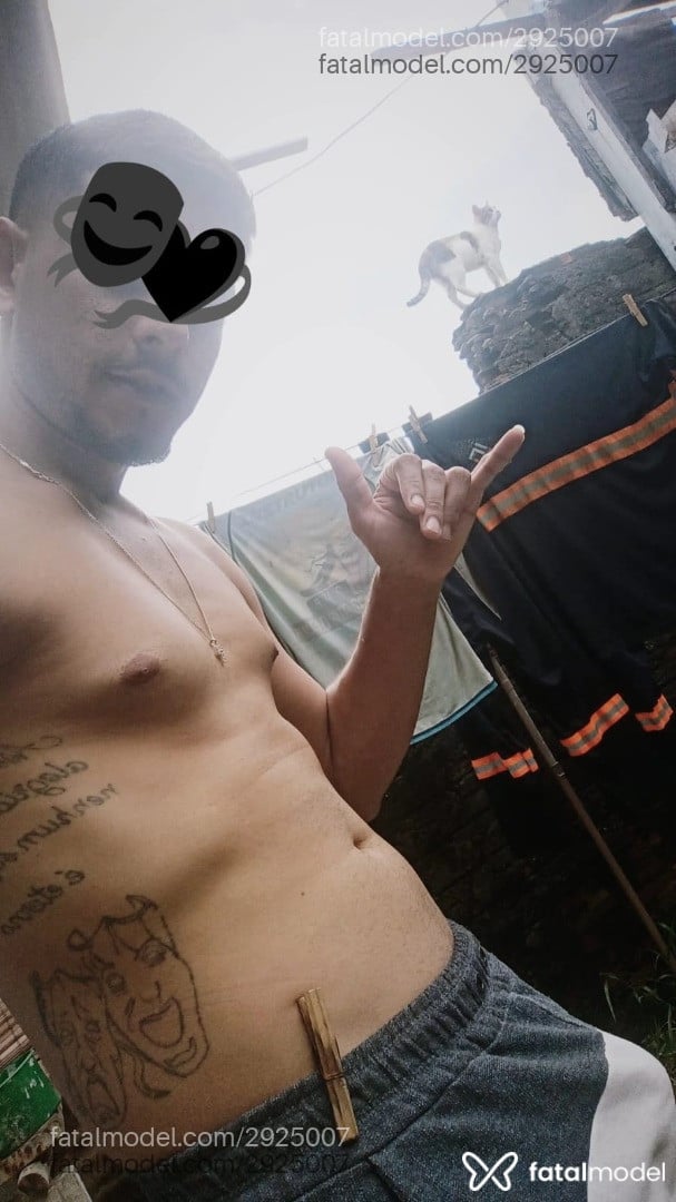 Acompanhante homem com cabelo castanho de olhos verdes - Lobinho