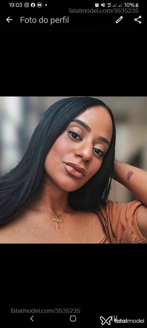 Acompanhante mulher trans morena (o) de olhos pretos - Bruna