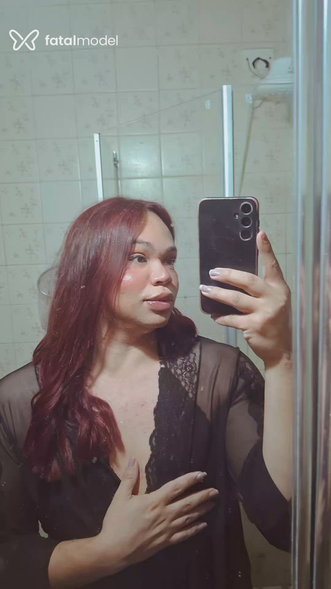 Acompanhante mulher trans ruiva (o) de olhos castanhos - Jully