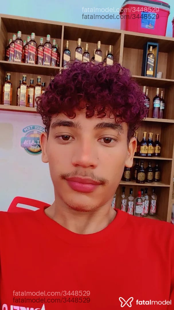 Acompanhante homem com cabelo castanho de olhos castanhos - Bruno
