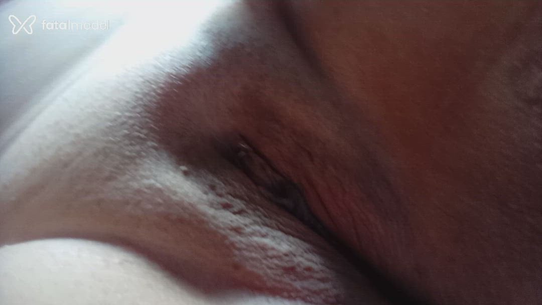 Acompanhante mulher morena (o) de olhos azuis - Kirida Acompanhante mulher morena (o) de olhos azuis - Kirida