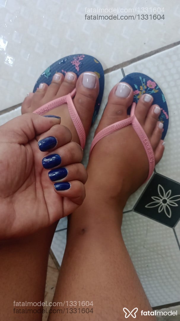 Acompanhante mulher morena (o) de olhos pretos - Melzinhaa