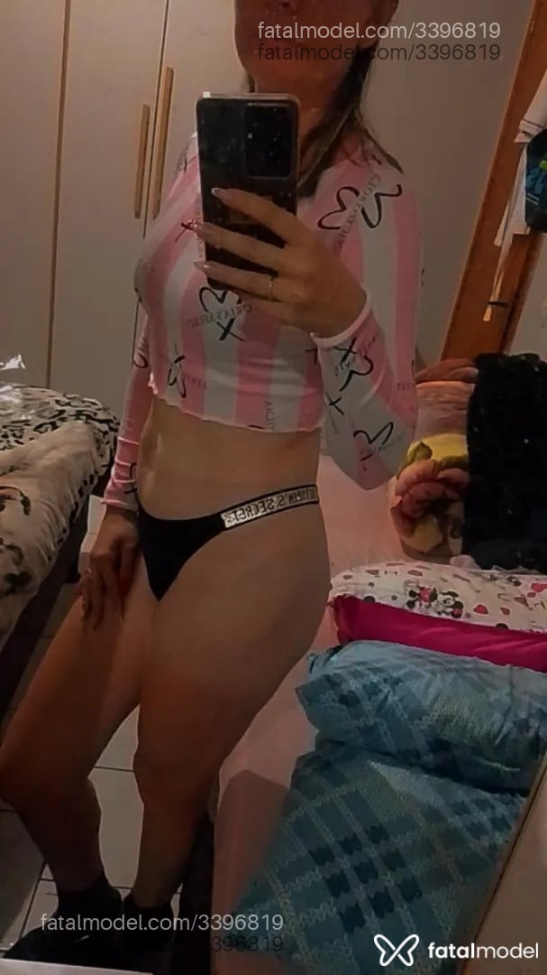 Acompanhante mulher loira (o) de olhos verdes - Lara