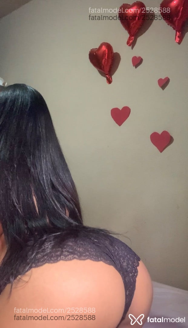 Acompanhante mulher com cabelo castanho de olhos mel - Mirella
