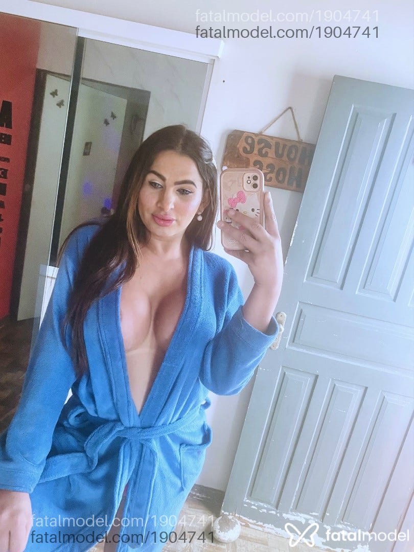 Acompanhante mulher trans morena (o) de olhos castanhos - Yasmim Fox