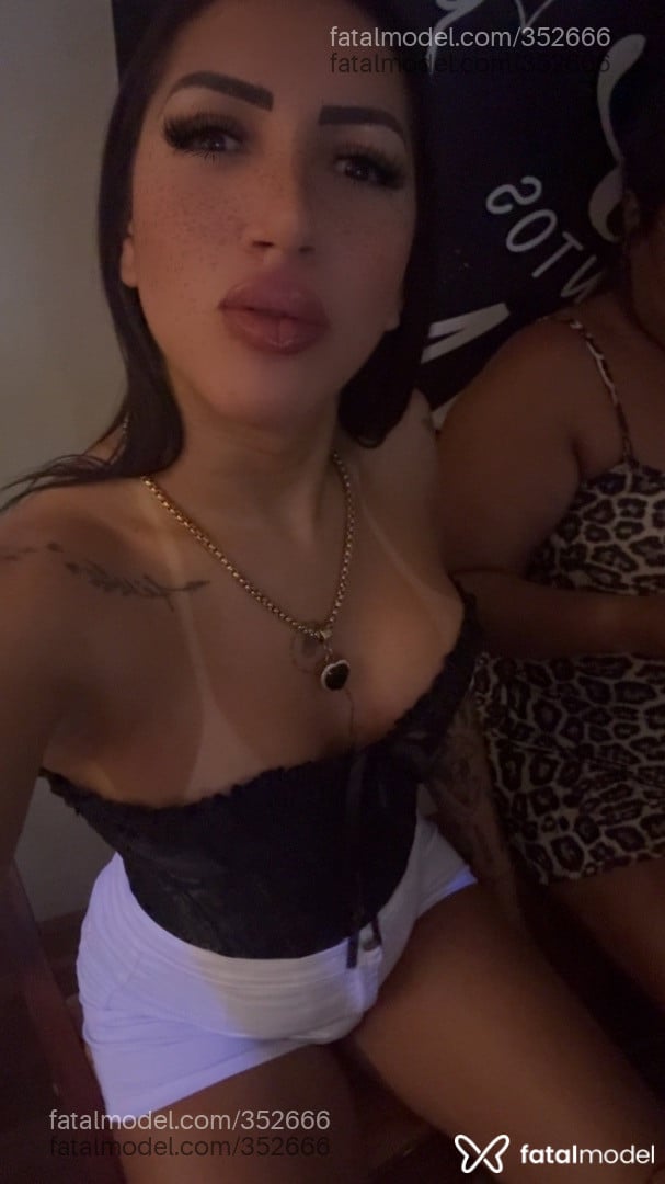 Acompanhante mulher trans com cabelo castanho de olhos castanhos - Dannyzinha