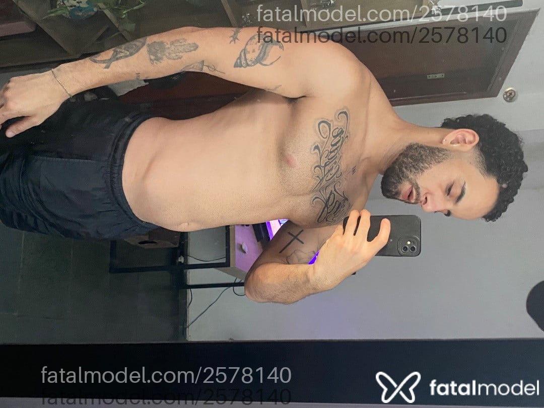 Acompanhante homem com cabelo castanho de olhos castanhos - Samuel