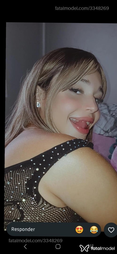 Acompanhante mulher trans ruiva (o) de olhos castanhos - Venenoo