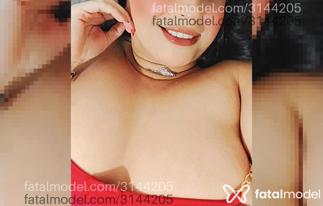 Acompanhante mulher morena (o) de olhos verdes - Sophie
